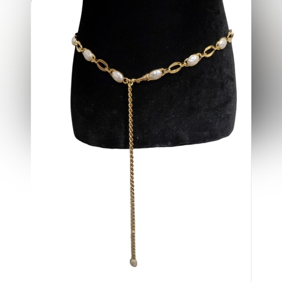 Saint John Gold and Pearl Belt - Picture 2 of 7